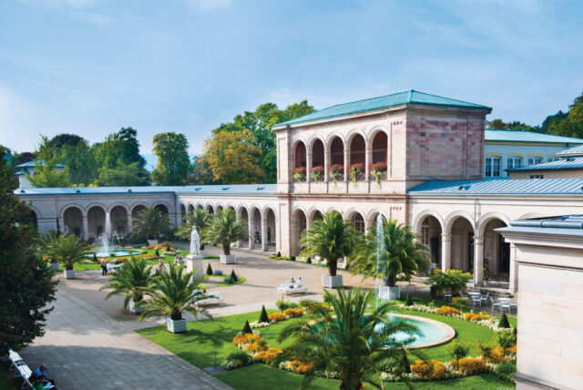 Kurgarten mit Arkadenbau in Bad Kissingen